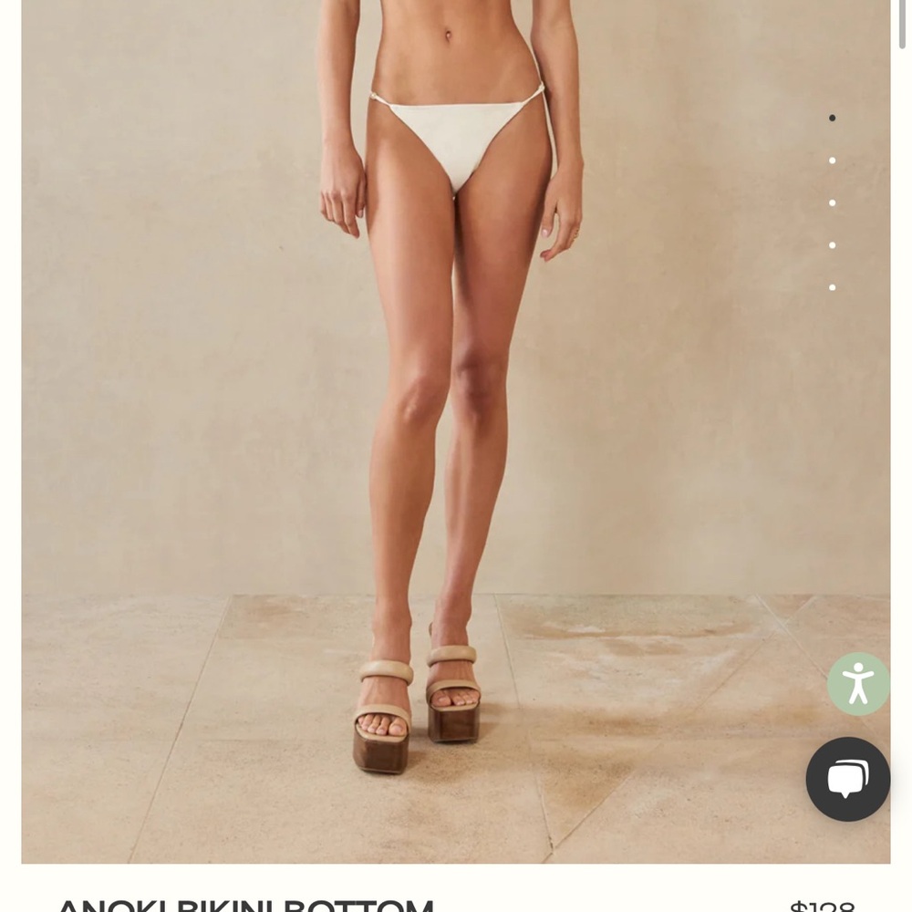 Cult Gaia
Anoki Faux Pearl Bikini Bottom
Color: Off White
Size: Small